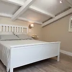Apartment White House *