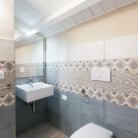 White House * Cagliari